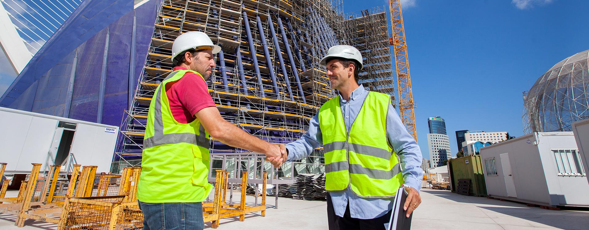 Nossa operação está focada na indústria da construção civil em concreto moldado in-loco, oferecendo tecnologia, soluções e serviços completos em locação e venda de sistemas de fôrmas, escoramentos e andaimes.